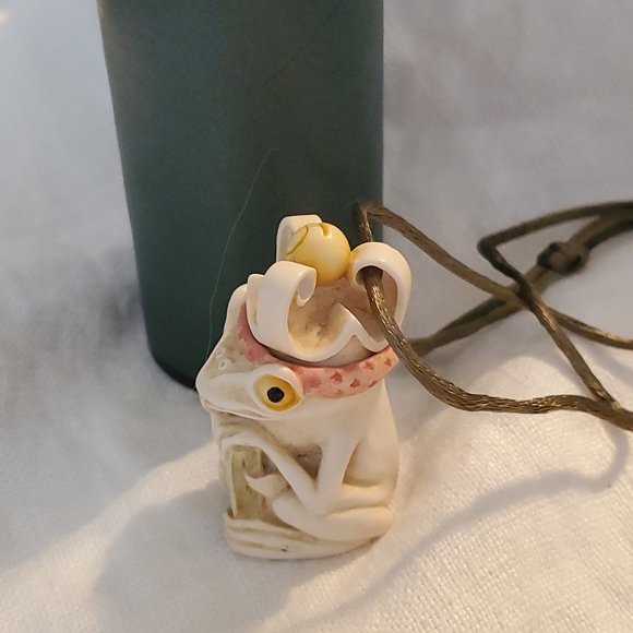Harmony Kingdom Frog Prince Trinket Box Pendant NIB TJZFR Retired Garden… - Picture 3 of 16